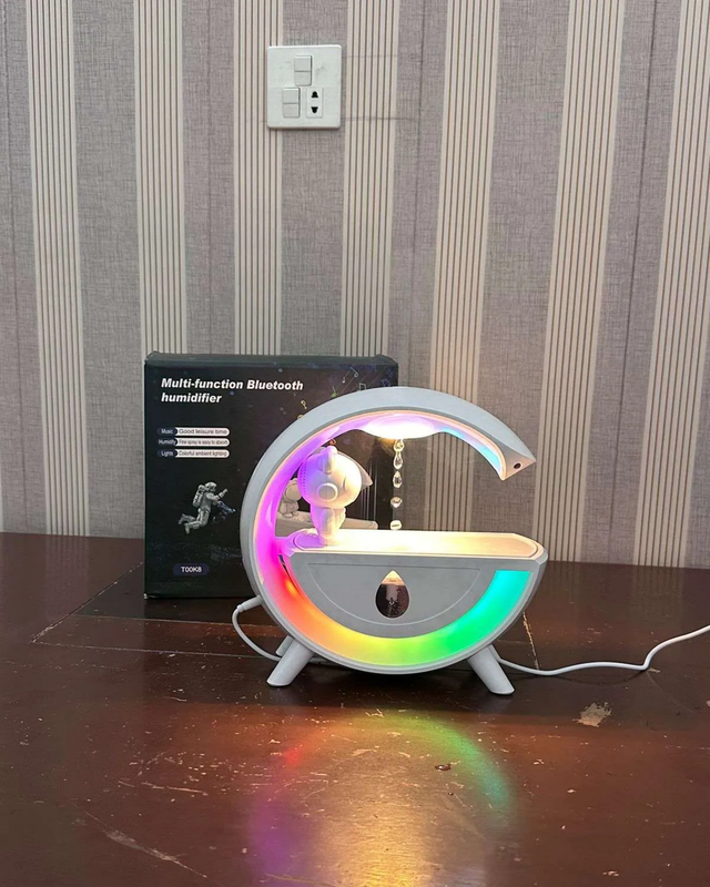Anti-gravity humidifier with its box